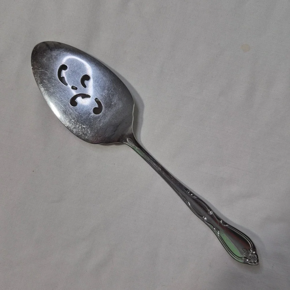 Oneida‎ Wm A Rogers Pie Server Montclair Floral Stainless Steel Pierced 8.5